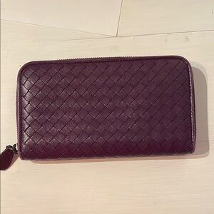 Bottega Veneta Purple Leather Wallet in EUC